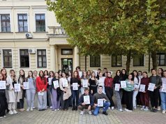 CEPROM radionica medijske pismenosti za srednjoškolce u Šapcu Srednjoškolci iz Šapca sa sertifikatima nakon CEPROM radionice